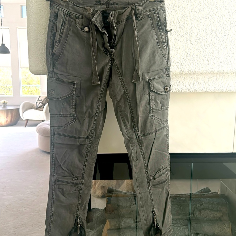 Buffalo cargo size 26